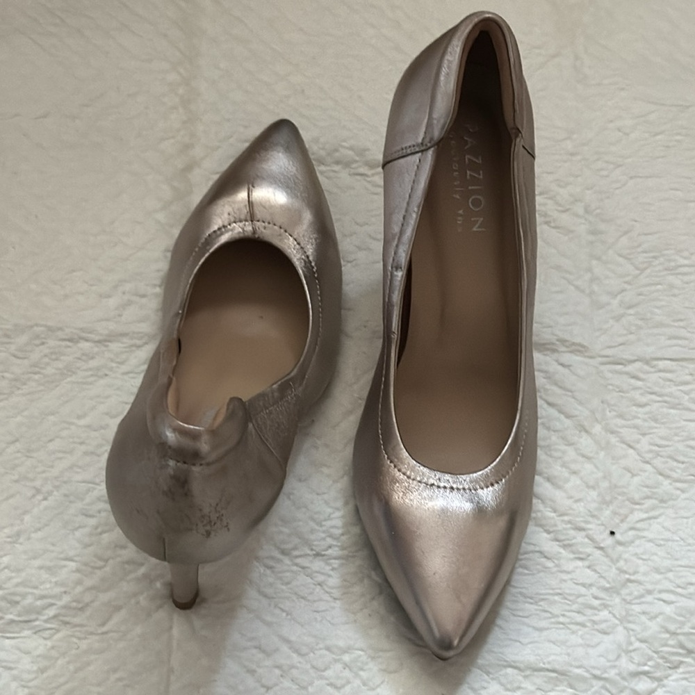 Pazzion pewter leather pointed toe pumps slip on heels EU Sz 37 US Sz 7‎
